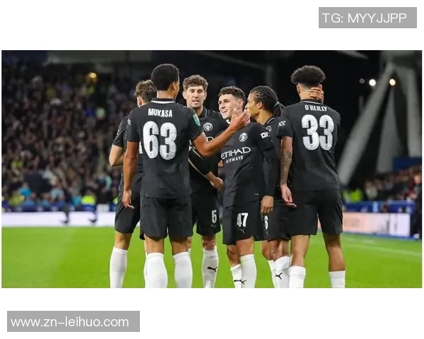 福登与19岁小将格雷合影庆祝晋级半决赛恭喜他首次亮相表现出色